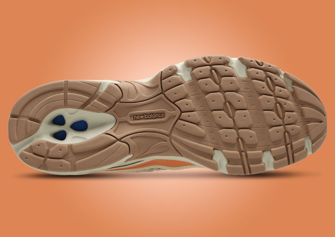 New Balance 740 Sandstone Infield Clay Outsole