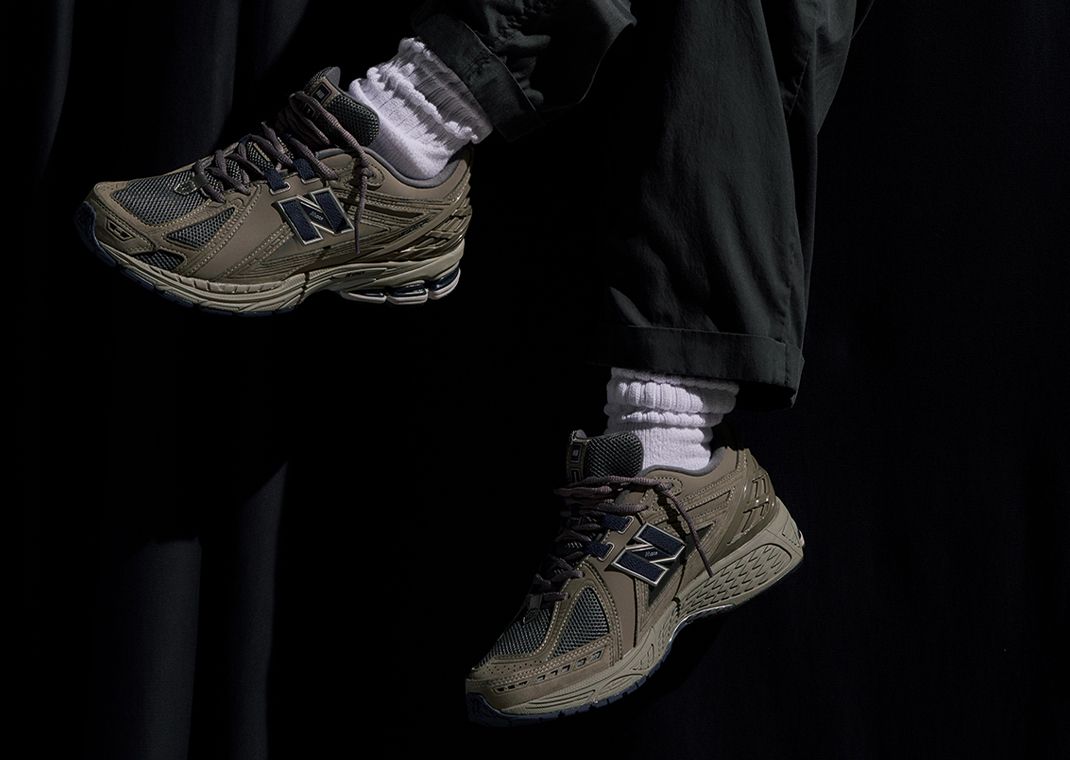人気 ☆NEW BALANCE☆ 1906R BLACK GREY New Balance 1906R “Silver Metallic/Black”