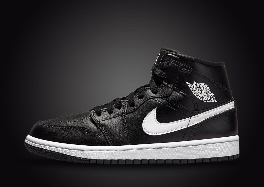 air jordan 1 black and white 2021