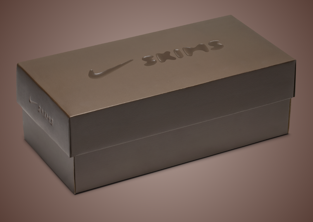 NikeSKIMS Rift Satin Silt Red - Box
