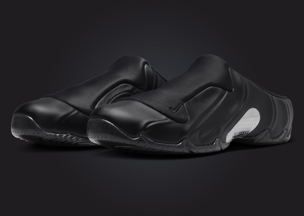 Nike Clogposite Black Angle