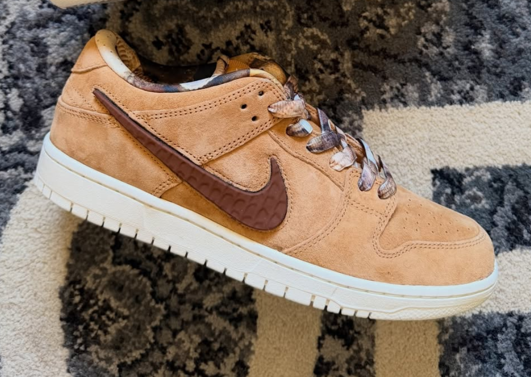 NOTE Manchester x Nike SB Dunk Low Lateral