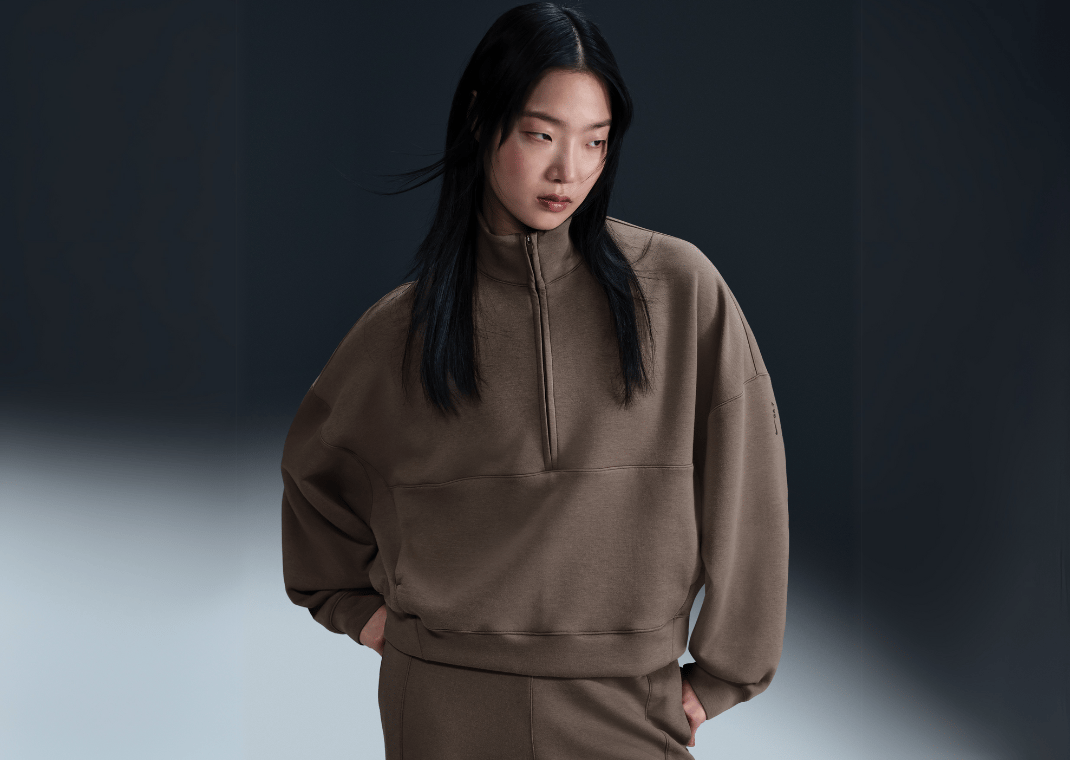 Nike 24.7 ImpossiblySoft Women's Dri-FIT Oversized 1/2-Zip Top Mink Brown