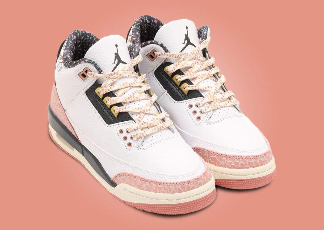 Air Jordan 3 Retro White Red Stardust (GS) Angle