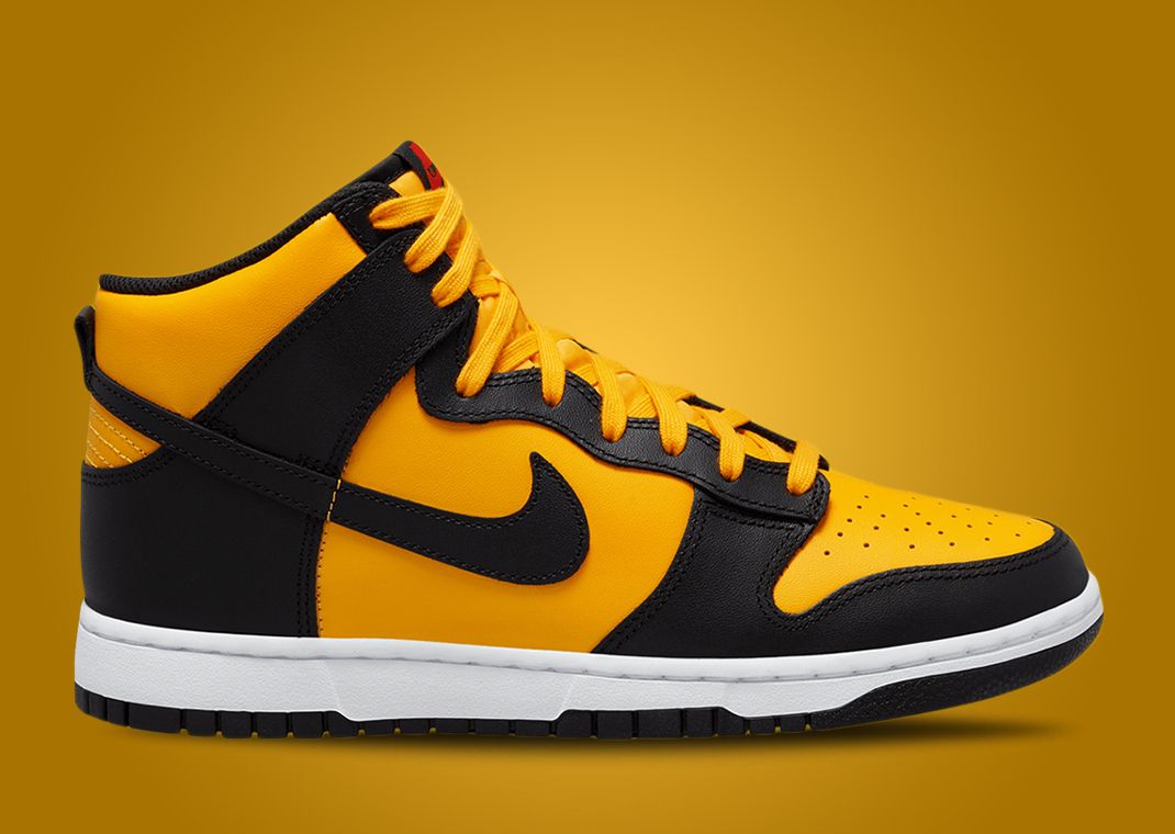 dunk high se university gold