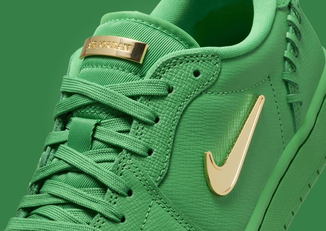 Air Jordan 1 MM Low Lucky Green (W) Midfoot Detail