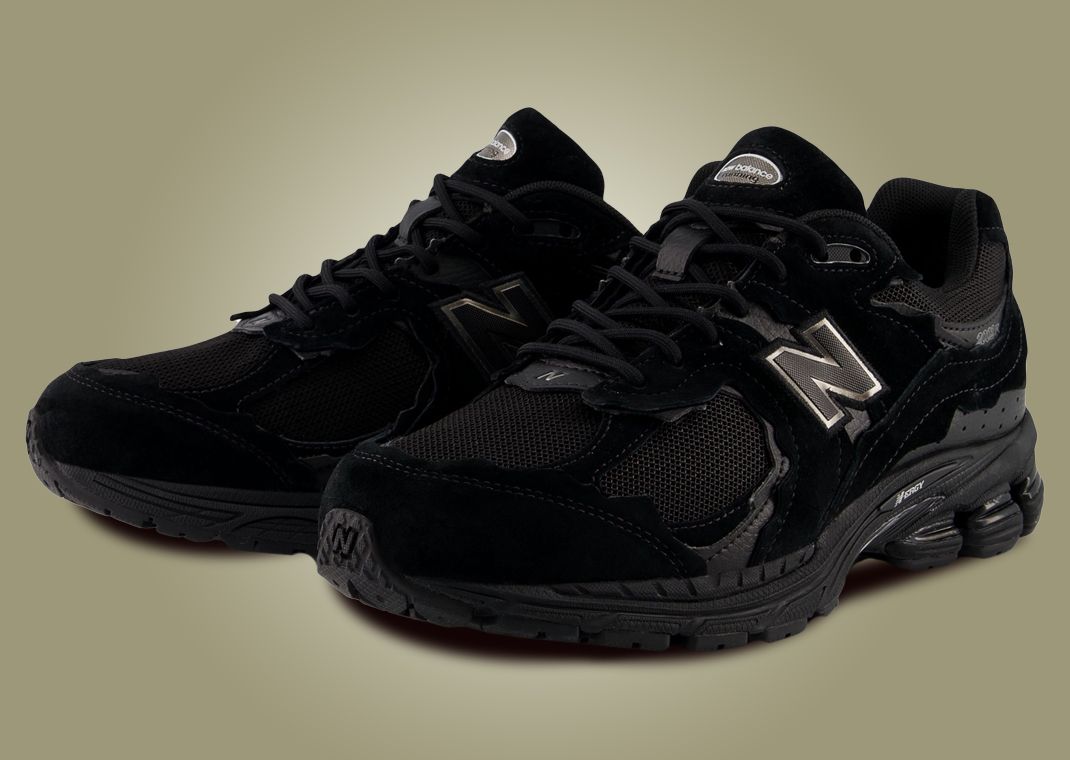 New Balance 2002R GTX Protection Pack Black - Angle