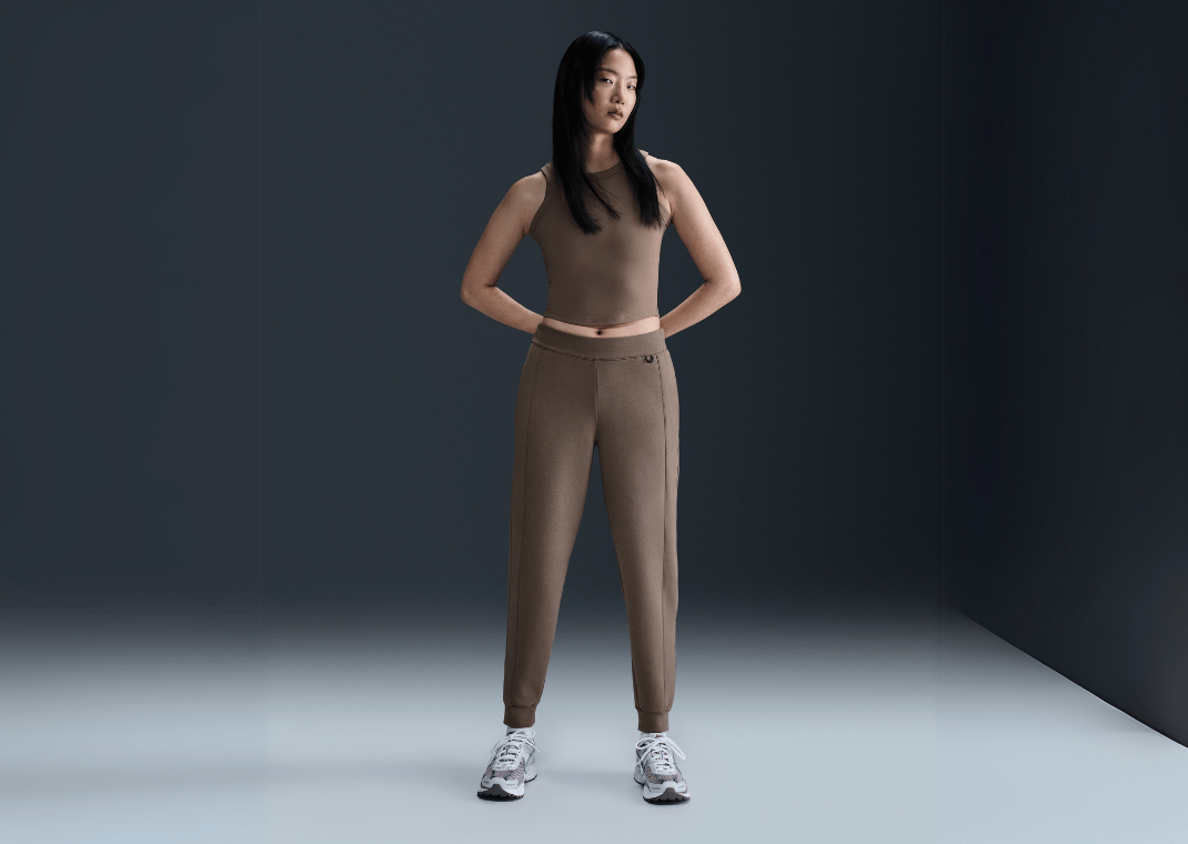 Nike 24.7 ImpossiblySoft Women's Dri-FIT Mid-Rise Joggers Mink Brown