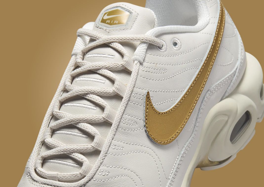 nike air max plus gs tn white metallic gold