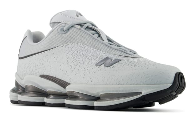 The Futuristic New Balance 2000S Debuts in Grey for the Fall