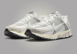 Nike Zoom Vomero 5 Platinum Tint Photon Dust Anlge