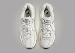 Nike Zoom Vomero 5 Platinum Tint Photon Dust Top