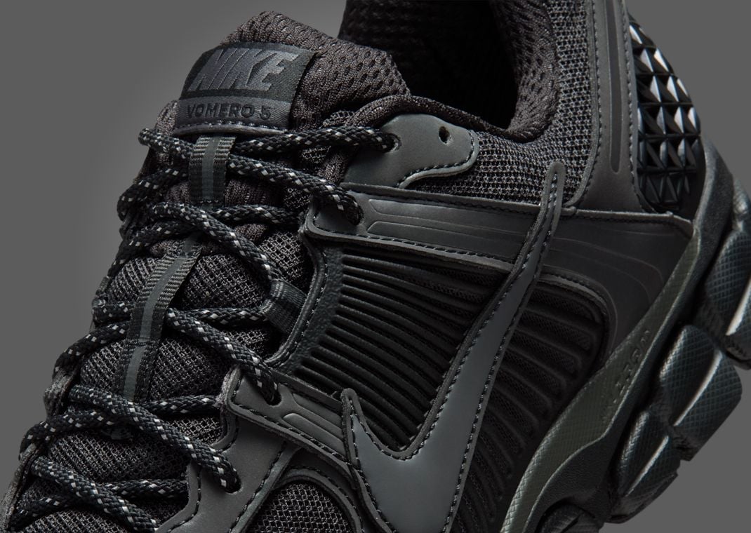 Nike Zoom Vomero 5 Black Reflective