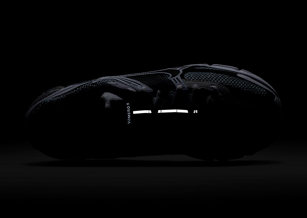 Nike Zoom Vomero 5 SE SP Dark Grey Black Top 3M