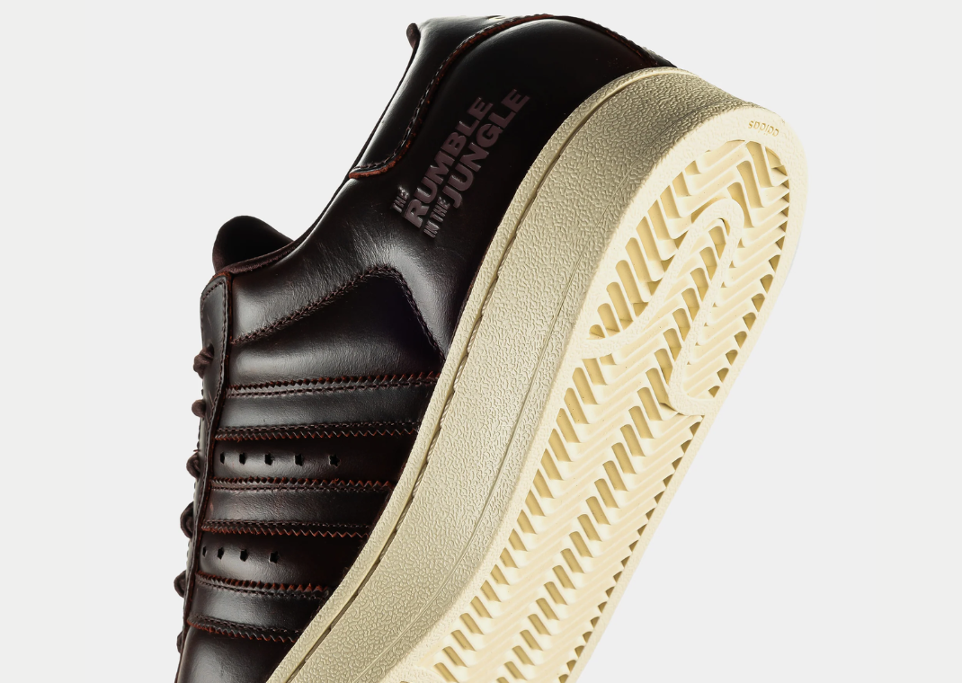 Shoe Palace x Muhammad Ali x adidas Superstar Brown - Detail