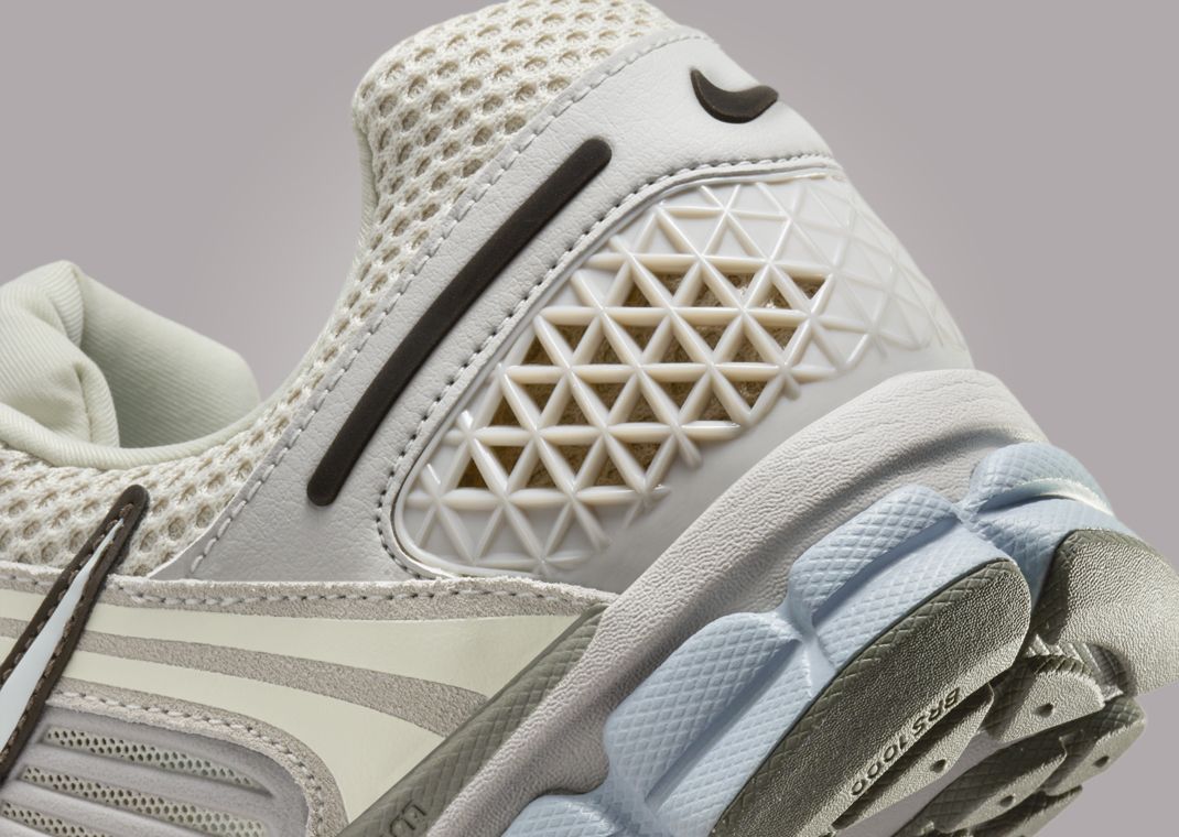 Nike Zoom Vomero 5 Light Orewood Brown Armory Blue Heel Detail