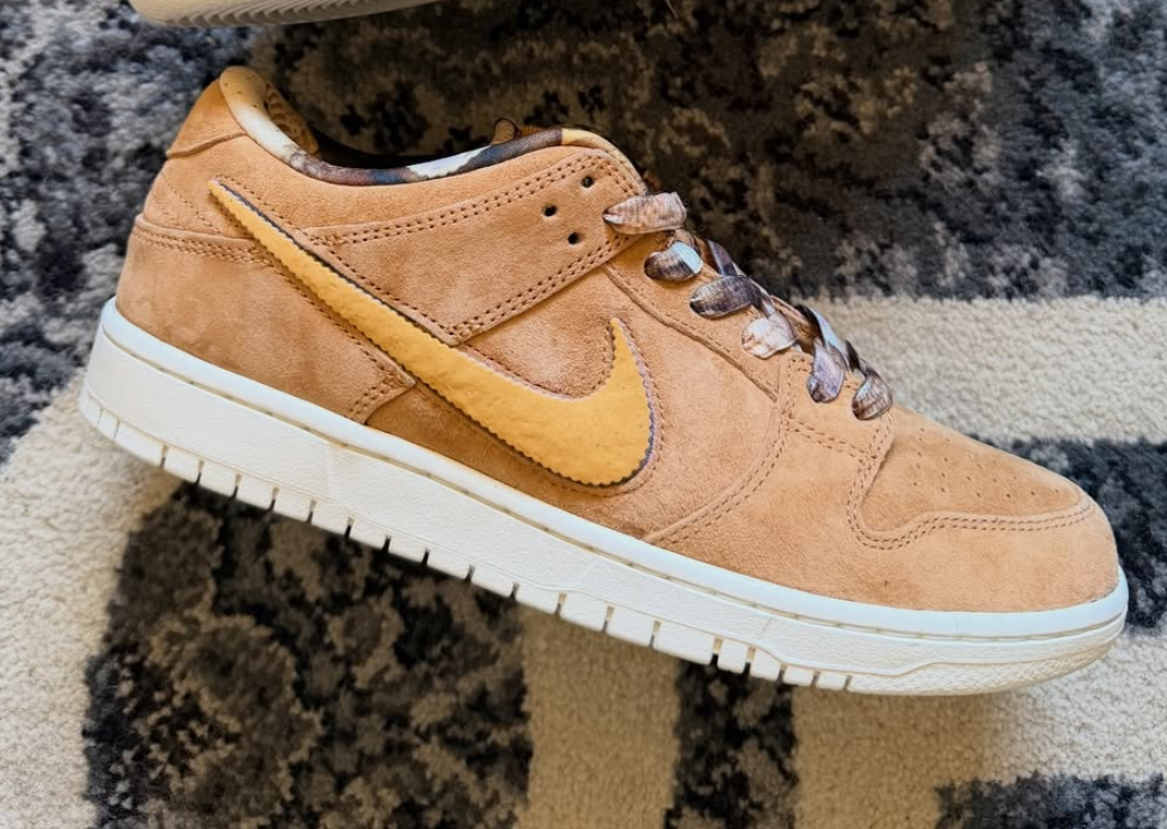 NOTE Manchester x Nike SB Dunk Low Lateral