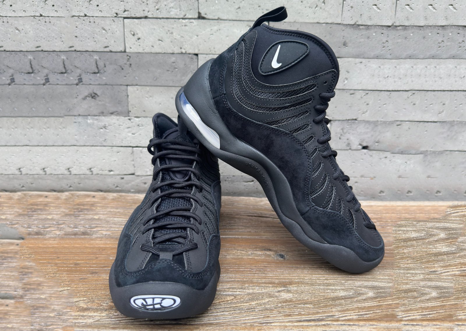 Nike Air Bakin Triple Black