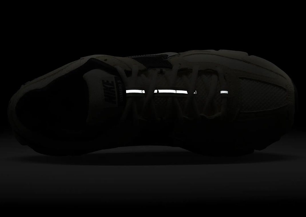 Nike Zoom Vomero 5 Alabaster Black 3M Top