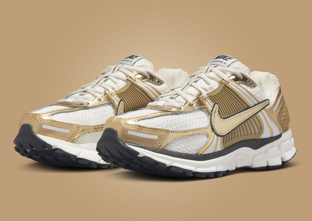 Nike Zoom Vomero 5 Gold (W) Angle