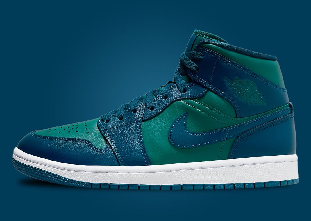 AIR JORDAN 1 MID \"French Blue\" 青白赤　完売品 Buy Air Jordan 1 Mid SE 'French Blue' - DN3706 401 | GOAT