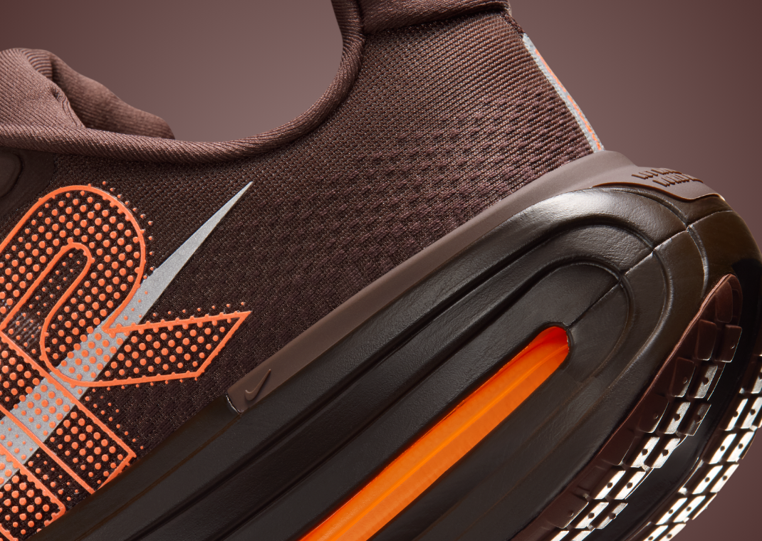 Renegade x Nike Vomero Premium - Heel Detail