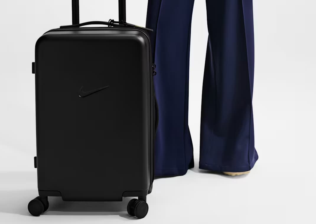 Nike Carry-On Luggage 22" Hardshell (52L)