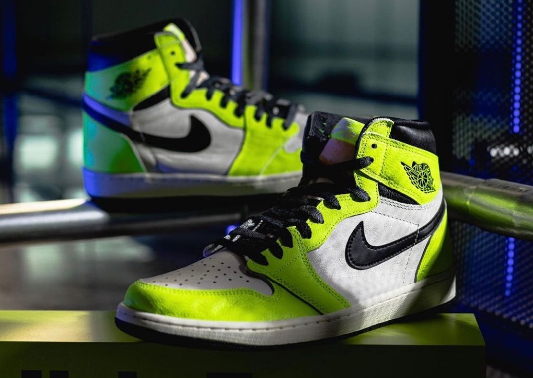 Air Jordan 1 Retro High OG "Volt"