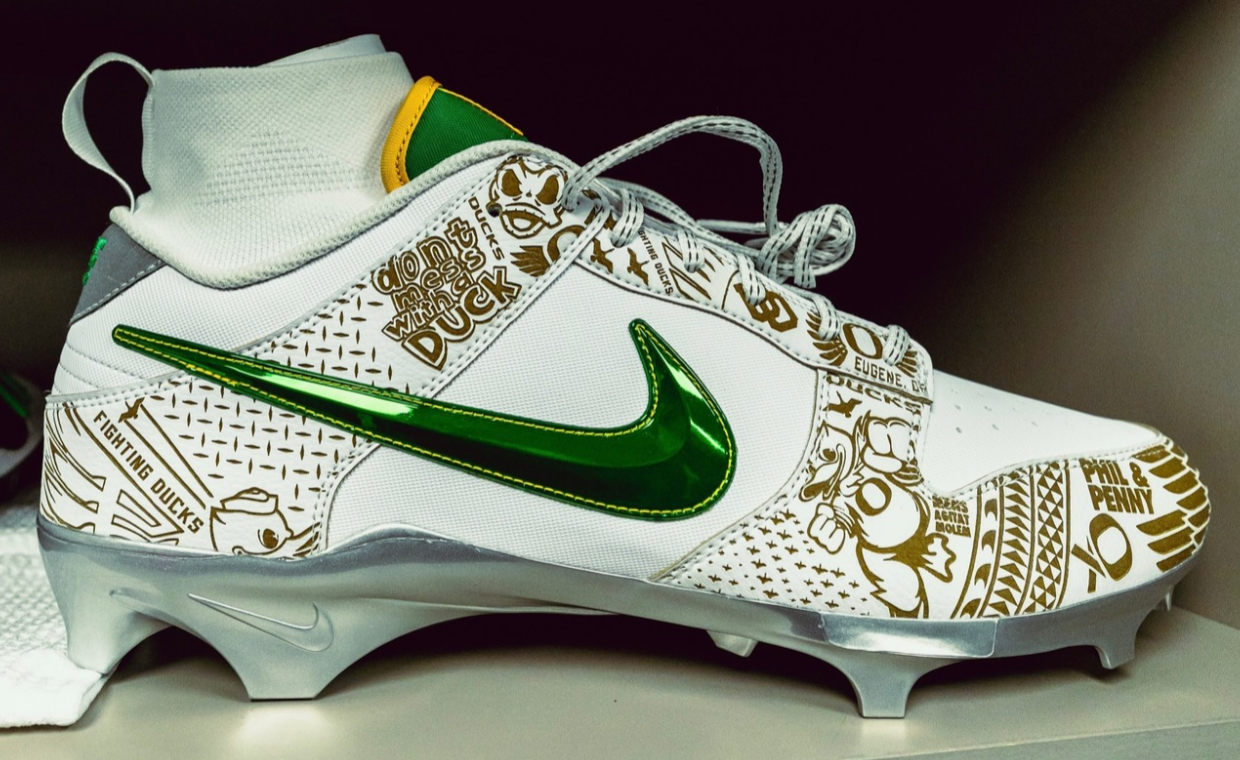Nike’s Latest College Football Cleat PE is a Vapor Edge Dunk for the Oregon Ducks