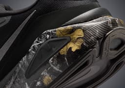 Nike Structure 26 Realtree Heel Detail