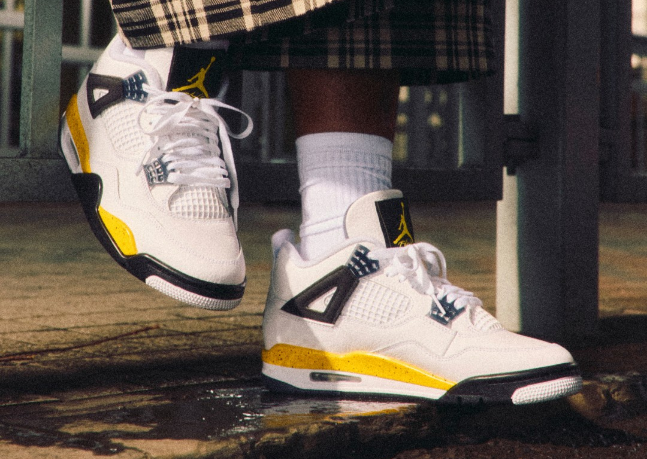 Air Jordan 4 Retro Tour Yellow