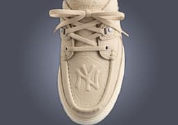 New York Yankees x Clarks 8th St by Ronnie Fieg Sunderland Light Sand - Top
