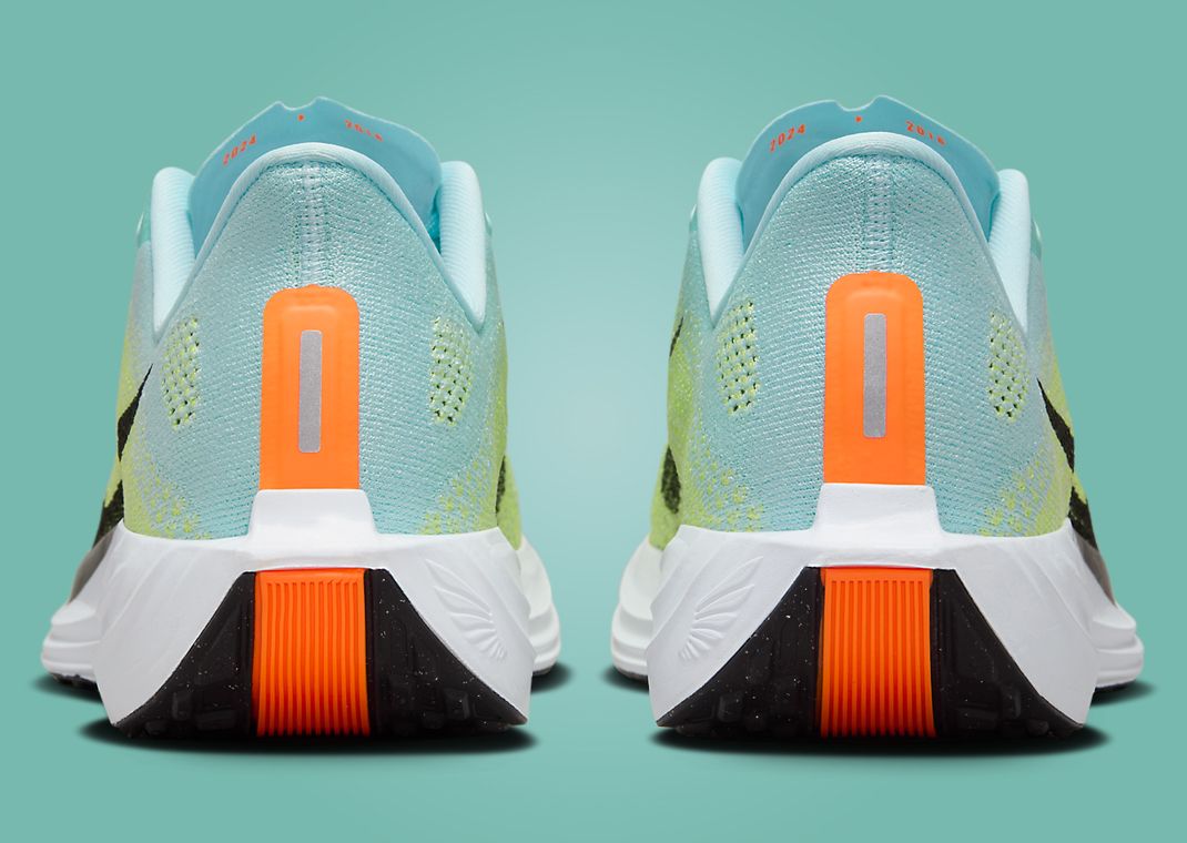 Nike Pegasus Plus Glacier Blue Life Lime Heel