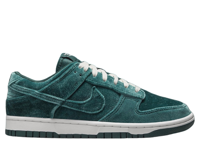 Nike Dunk Low Green Velvet (W)