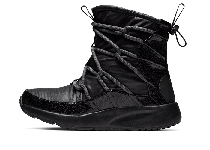 Nike Tanjun High Rise Shoes