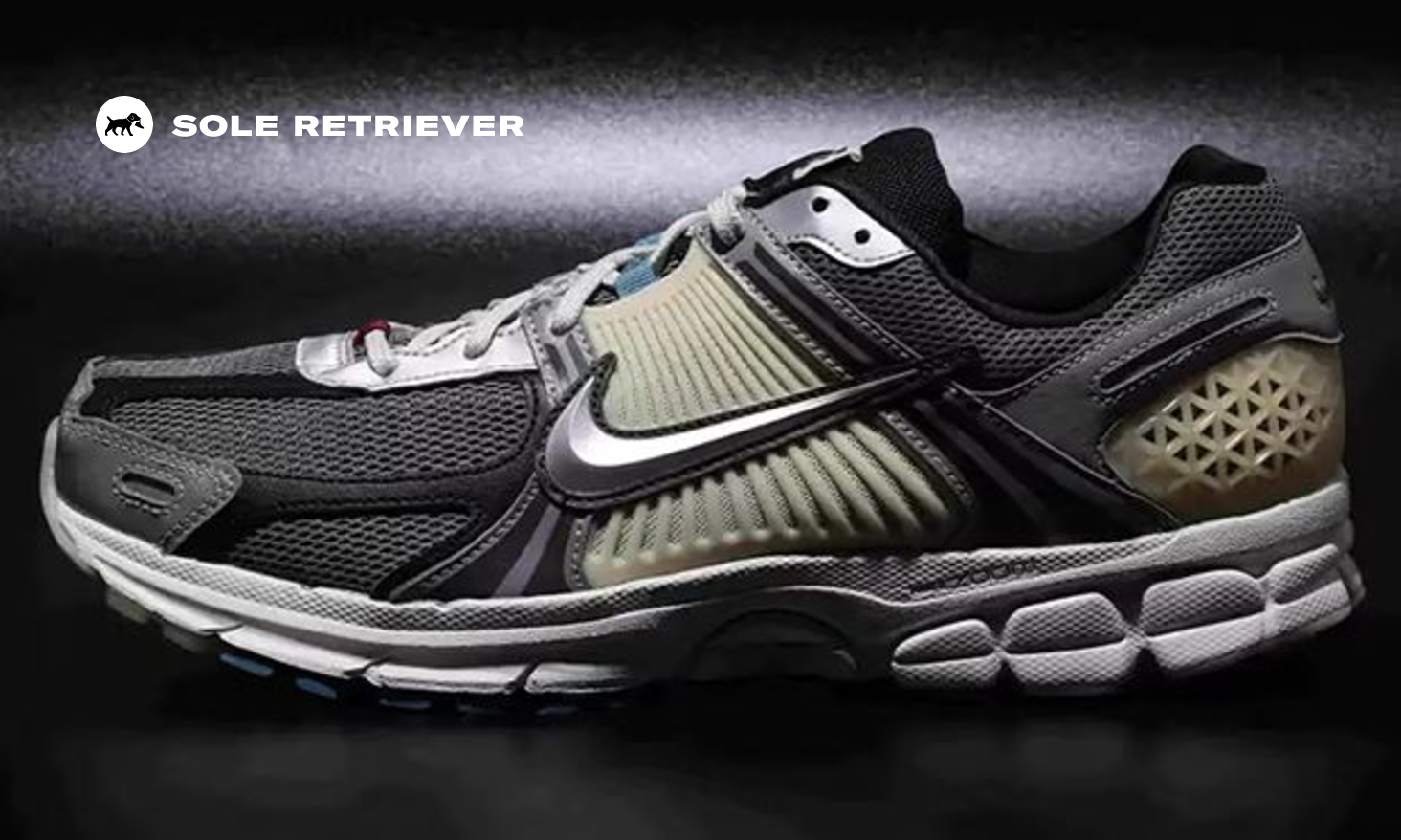NIKE ZOOM VOMERO 5 DK STC/PHANT 国内発送 The Cheung Ka Long x Nike Zoom Vomero 5 Don't Lose Your Way