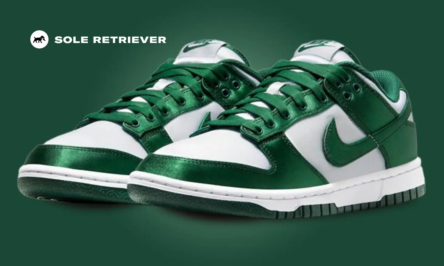 海外ブランド通販 公式サイト In Comes Low Dunk Nike Satin-Covered This White Green Team 靴