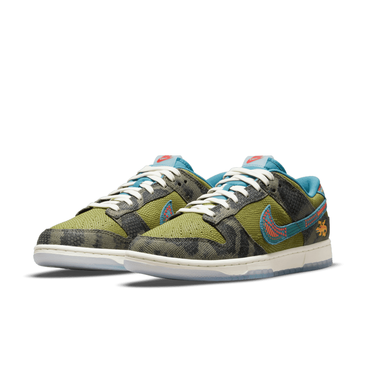 Nike Dunk Low Siempre Familia Angle 2