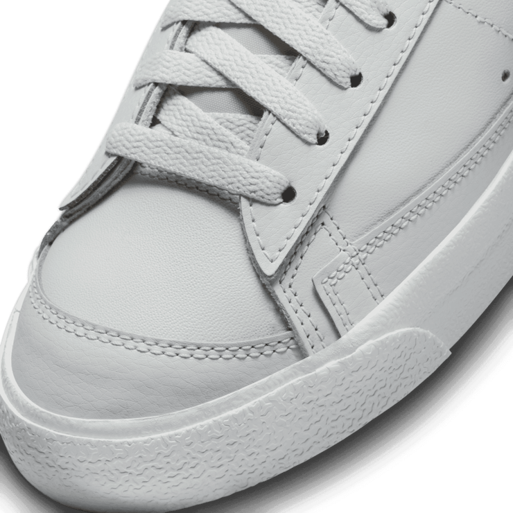 Nike Blazer Low Tartan Light Silver Angle 4