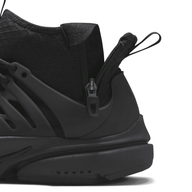 Nike Air Presto Mid Utility Triple Black Angle 6