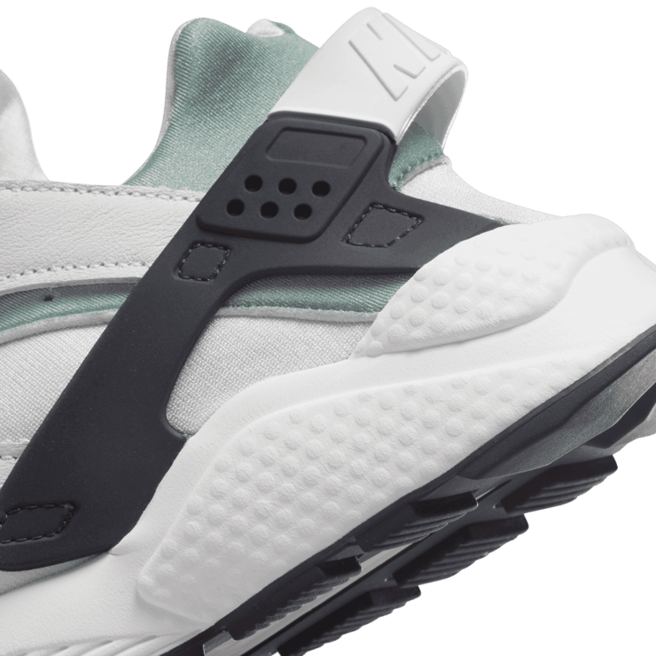 Nike Air Huarache Photon Dust Mica Green (W) Angle 5