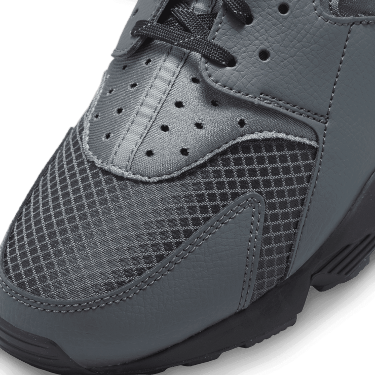 Nike Air Huarache Anthracite Picante Red Angle 4