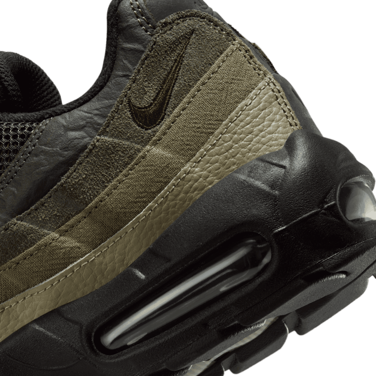 Nike Air Max 95 Black Earth Angle 5