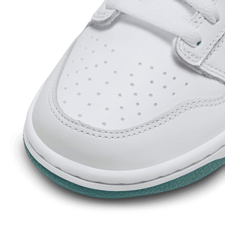 Nike Dunk Low White Silver Green (GS) Angle 4