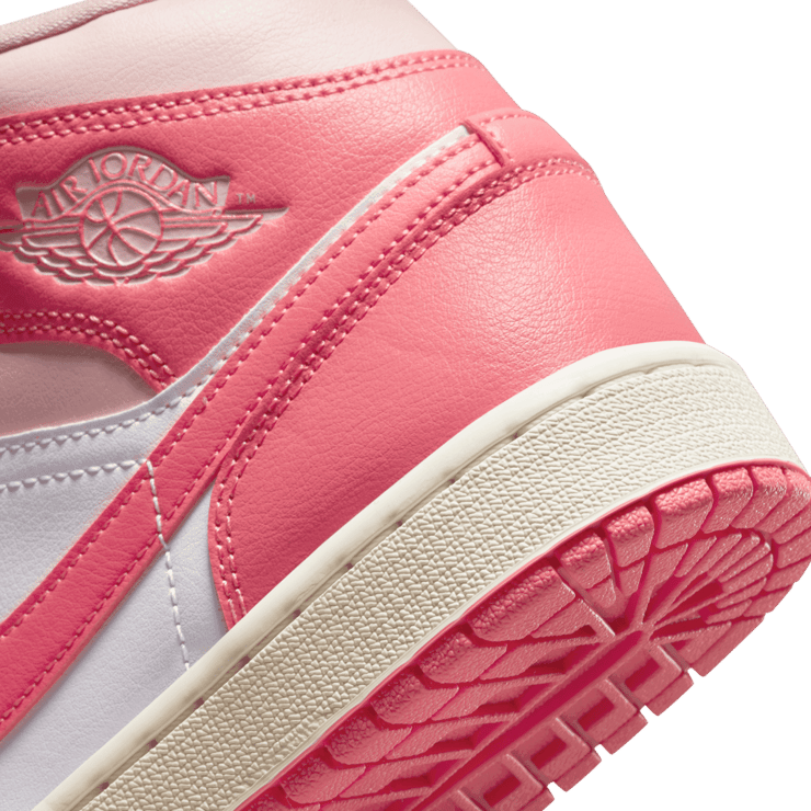Jordan 1 Mid Strawberries & Cream (W) Angle 5