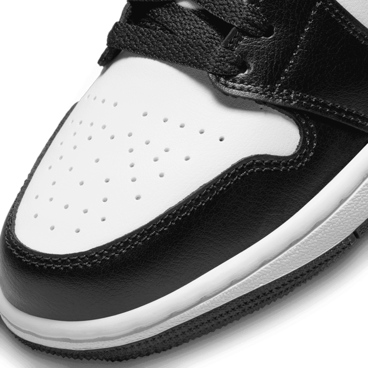 Air Jordan 1 Low Panda (W) Angle 4