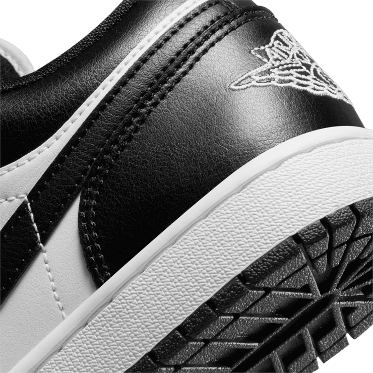 Air Jordan 1 Low Panda (W) Angle 5