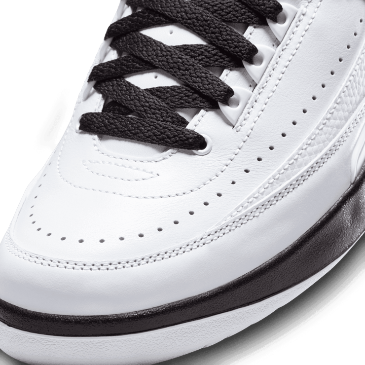 Air Jordan 2 Retro OG (W) Angle 4