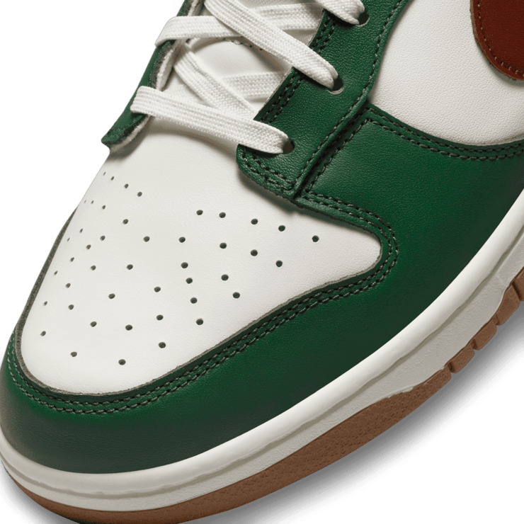 Nike Dunk Low Gorge Green Angle 4