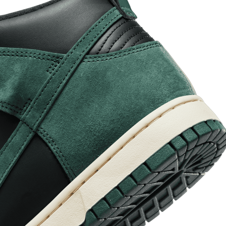 Nike Dunk High Premium Black Faded Spruce Angle 5